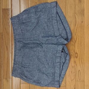 Mid-rise Linen Shorts